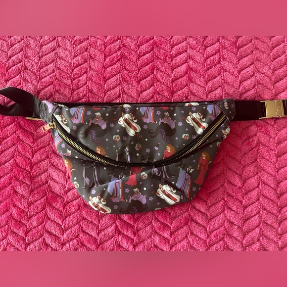 Disney Handbags - Disney Villains Fanny pack